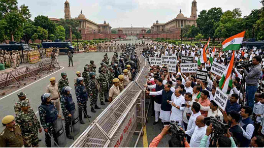 चुनाव आयोग के खिलाफ विपक्ष का बड़ा प्रदर्शन, संसद से आयोग कार्यालय तक मार्च की तैयारी