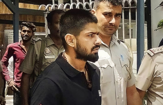 लॉरेंस लड़ेगा चुनाव, बाबा सिद्दीकी की सीट से लड़ाने के लिए खरीदा गया नामांकन पत्र