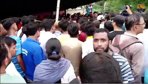 लापता युवक की तलाश में सड़क जाम, परिजनों का पुलिस पर आक्रोश