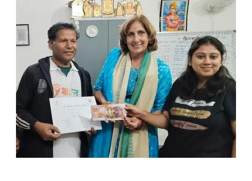 कठपुतली कला में योगदान के लिए अमेरिकी शिक्षिका ने सुनील कुमार को किया सम्मानित