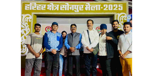 सोनपुर मेला में लोक पंच की प्रस्तुति मैं मूर्ख नहीं हूं से गूंजा साइबर सुरक्षा का संदेश