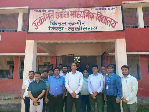 मॉडल विद्यालय खगौर पहुंचे डीएम, शिक्षा व्यवस्था और साफ-सफाई का लिया जायजा