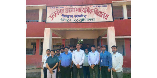 मॉडल विद्यालय खगौर पहुंचे डीएम, शिक्षा व्यवस्था और साफ-सफाई का लिया जायजा