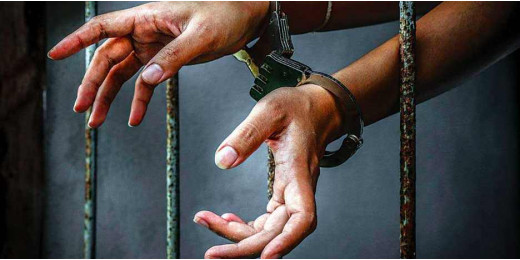 दो महिला सहित छह शराब के धंधेबाज गिरफ्तार
