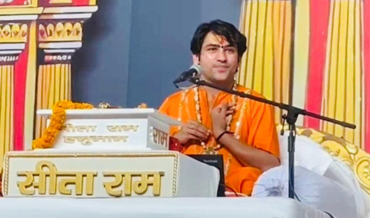 बिहार में कथा के दौरान रोने लगे पंडित धीरेंद्र शास्त्री