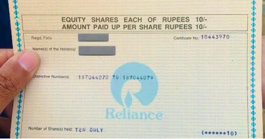 शख्स की चमकी किस्मत, घर सफाई के दौरान मिला RIL के 30 साल पुराना शेयर दस्तावेज