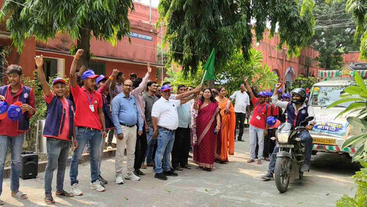 ​गंडक के कहर पर भारी पड़ा सेवा भाव: जैतपुर कॉलेज के स्वयंसेवकों ने बाढ़ पीड़ितों तक पहुँचाई मदद