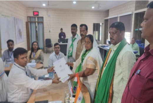 डुमरी सीट से बेबी देवी ने किया नामांकन, चुनाव में त्रिकोणीय मुकाबले की संभावना