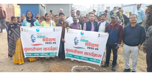 डीएम के नेतृत्व में वृक्षारोपण अभियान, समाहरणालय परिसर सहित शहर में लगाए गए पौधे