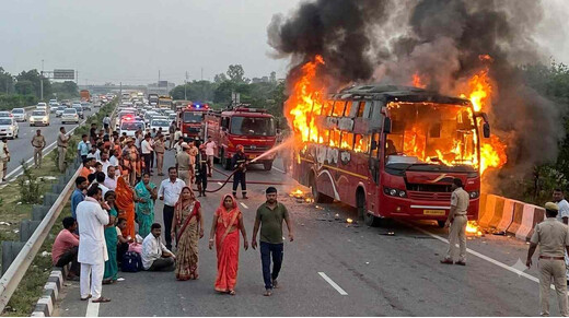 बिहार आ रही बस में लगी आग, 32 यात्रियों को सुरक्षित बाहर निकाला गया