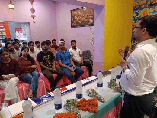 धनंजय आईएएस एकेडमी द्वारा कैरियर गाइडेंस सेमिनार का आयोजन