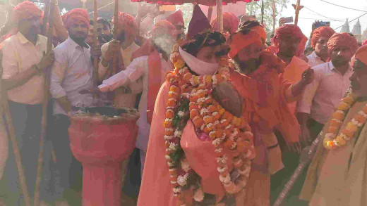 पीर रतन नाथ योगी की शोभायात्रा नेपाल से देवीपाटन पहुंची