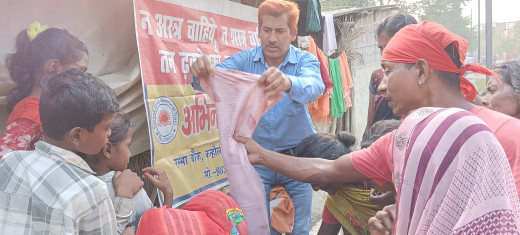 अभिनव कपड़ा बैंक ने जरूरतमंदों के बीच वस्त्रों का किया वितरण