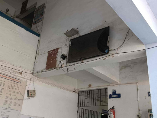 सदर अस्पताल के ओपीडी में लगा डिस्प्ले महीनों से है बंद