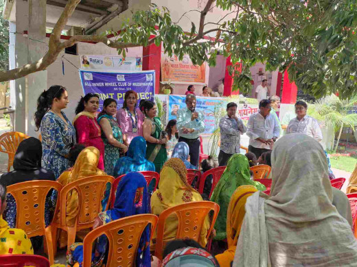 चमकी बुखार को लेकर इनरव्हील क्लबों ने चलाया जागरूकता अभियान, बांटे सत्तू व बिस्किट
