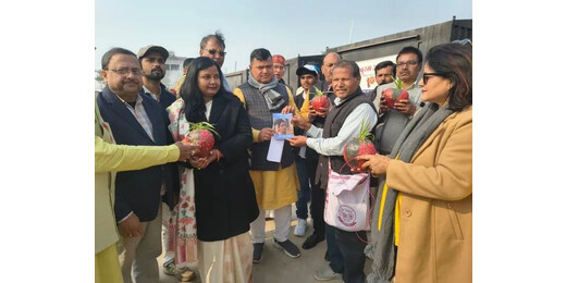 वैकल्पिक मछुआ बिल अभियान को मिली गति, कठपुतली कलाकार सुनील कुमार ने सौंपा बिल का प्रारूप