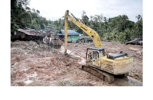 इंडोनेशिया : आपदा प्रभावितों के लिए रेस्क्यू ऑपरेशन जारी, मृतकों की संख्या 442 