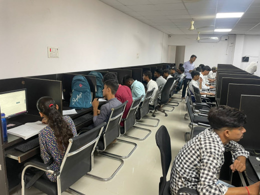 आर. डी. एस. कॉलेज में एचसीएल टेक का कैंपस प्लेसमेंट ड्राइव, 17 छात्रों का चयन