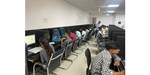 आर. डी. एस. कॉलेज में एचसीएल टेक का कैंपस प्लेसमेंट ड्राइव, 17 छात्रों का चयन