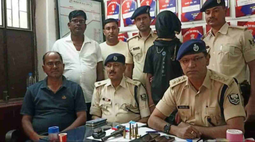 ट्रेन में चढ़ते हुए अपराधी गिरफ्तार, लोडेड पिस्तौल व जिंदा कारतूस बरामद