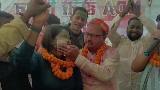 विधायक के बिगड़े बोल, कहा - हम तो डेली डांस करते हैं और डेली चुम्मा भी लेते हैं