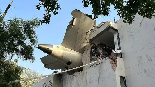 अहमदाबाद विमान हादसे की जांच में खुलासा, तीन महीने पहले ही बदला गया था विमान का इंजन