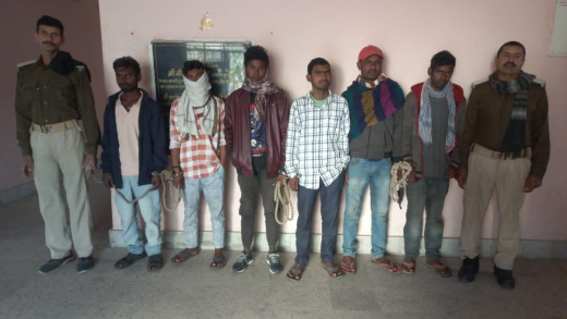 अवैध महुआ शराब के साथ छह गिरफ्तार