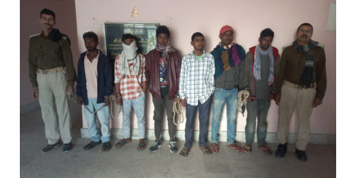 अवैध महुआ शराब के साथ छह गिरफ्तार