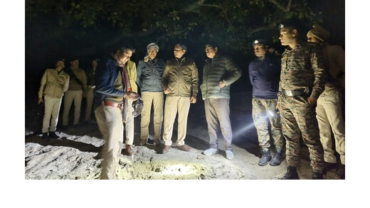 दियारा क्षेत्र में पुलिस का बड़ा ऑपरेशन : शराब तस्कर घायल, नाव से अवैध शराब जब्त