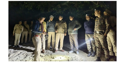 दियारा क्षेत्र में पुलिस का बड़ा ऑपरेशन : शराब तस्कर घायल, नाव से अवैध शराब जब्त