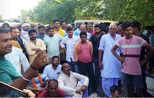 अंग्रेजी शराब की खेप लादे वाहन ने बाइक सवार बुजुर्ग को मारी टक्कर, मौत