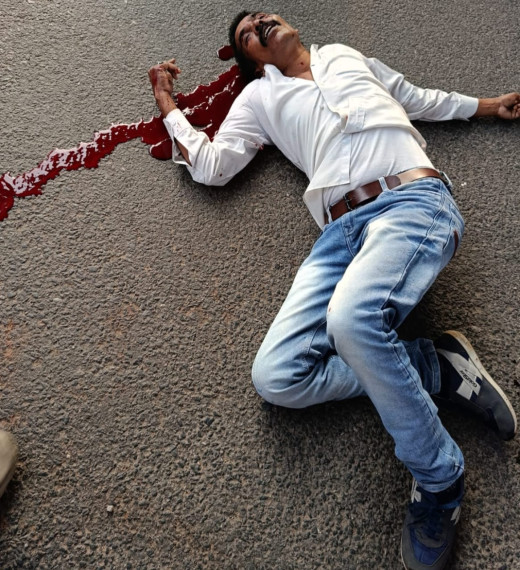 सड़क दुर्घटना में बाइकर्स की भिड़ंत, एक की मौत, दूसरा गंभीर घायल