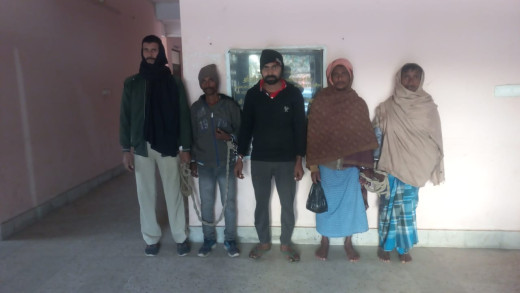 लावारिस अवस्था में शराब और बीयर बरामद, 4 लोग हुए गिरफ्तार 