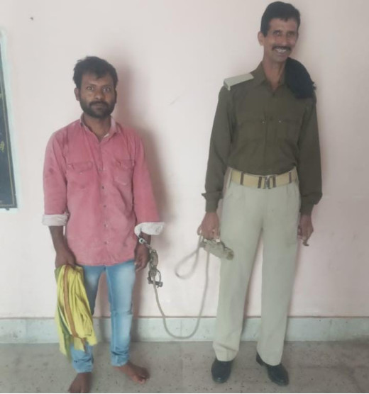 15 लीटर अवैध विदेशी शराब बरामद, जांच में जुटी पुलिस