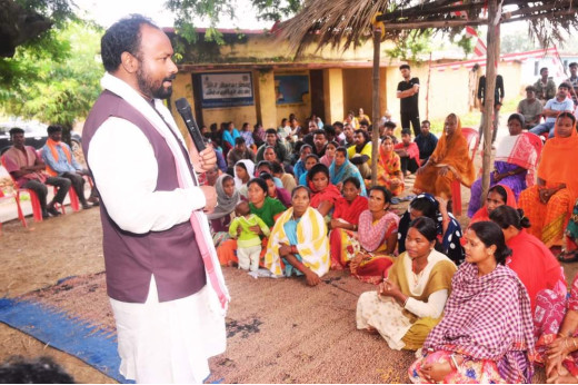 भाजपा प्रत्याशी सन्नी टोप्पो का मांडर में जनसंपर्क अभियान, ग्रामीणों से मिले व समस्याओं का समाधान का किया वादा