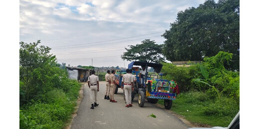 अवैध बालू परिवहन पर प्रशासन की बड़ी कार्रवाई, ट्रैक्टर जब्त