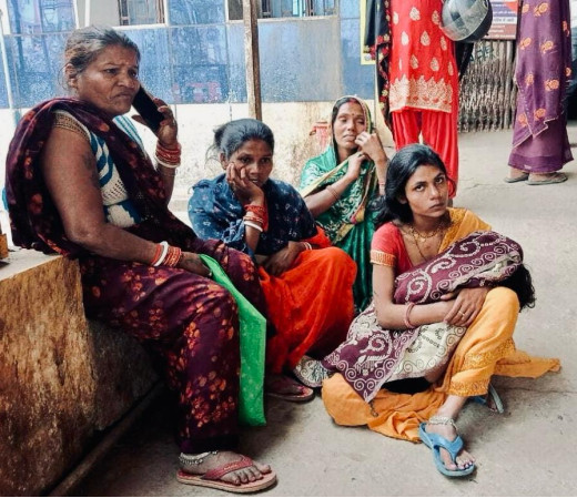 चार साल के बच्चे पर ई-रिक्शा पलटने से मौत, आक्रोशित लोगों ने चालक को बनाया बंधक