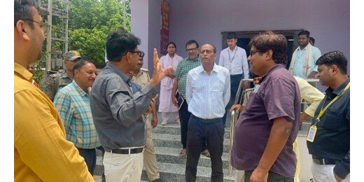 अस्पताल से लेकर पंचायत तक सक्रिय दिखा प्रशासन, डीएम ने सुनी ग्रामीणों की समस्याएं