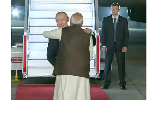 भारत पहुंचे रूसी राष्ट्रपति पुतिन, पीएम मोदी ने गले लगाकर किया स्वागत