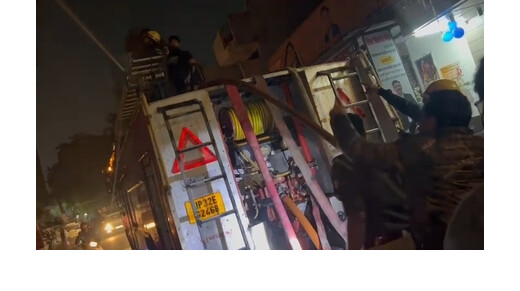 घर और जूते के गोदाम में भीषण आग, फायर टीम की तत्परता से टला बड़ा हादसा