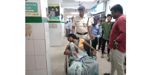 चलती ट्रेन से कूदी महिला, सिर में आई गंभीर चोट, अस्पताल में भर्ती
