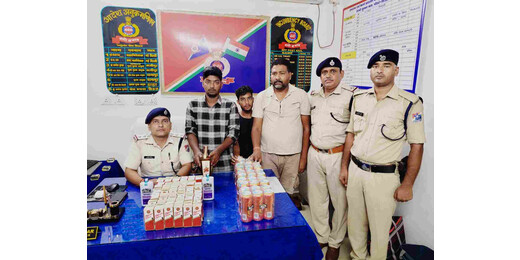 ऑपरेशन सतर्क के तहत आरपीएफ का शिकंजा, ट्रेन से शराब तस्करी करने वाले तीन आरोपी गिरफ्तार