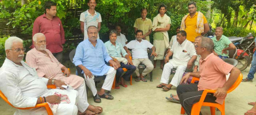 पूर्व मंत्री अजीत कुमार ने सड़क दुर्घटना में मृत व्यक्ति के परिजनों से की मुलाकात, दी सांत्वना
