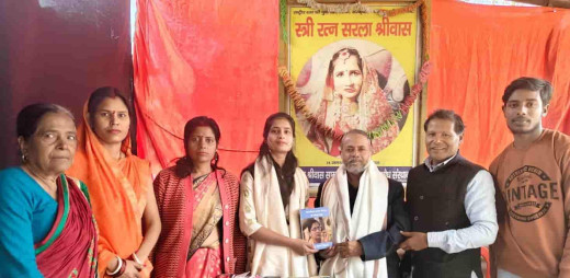 पुरखा पुरनिया संवाद कार्यक्रम में सम्मानित हुए कलाकार और समाजसेवी