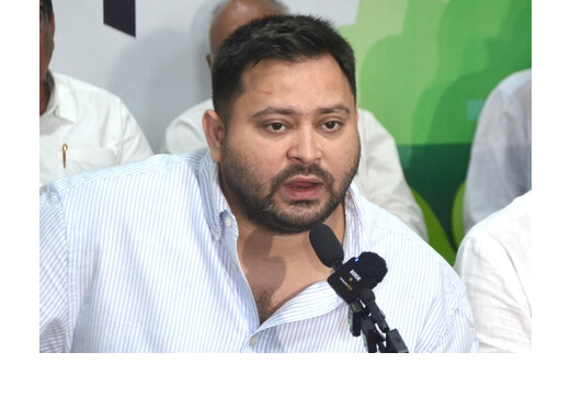 बिहार वोटर लिस्ट में गड़बड़ी पर गरमाई सियासत, तेजस्वी यादव ने दी सुप्रीम कोर्ट जाने की चेतावनी
