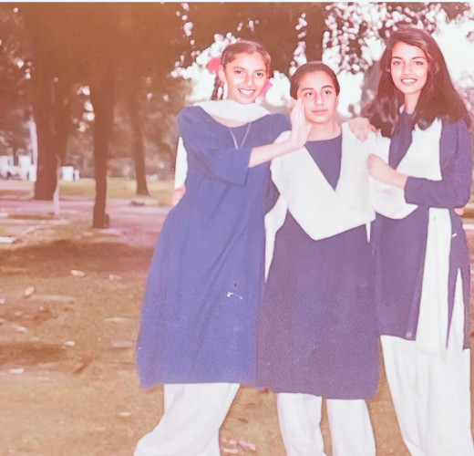 बचपन की तस्वीर से वायरल हुई बॉलीवुड एक्ट्रेस, जानें 13 अलग-अलग स्कूलों में पढ़ाई करने वाली कौन हैं ये हसीना 