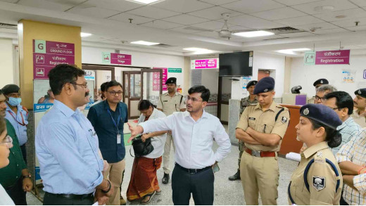 जेपी नड्डा के आगमन को लेकर एसकेएमसीएच में तैयारियां तेज, जिलाधिकारी ने किया निरीक्षण
