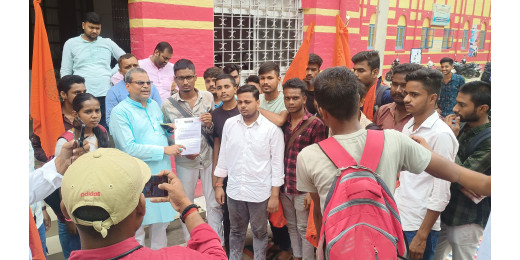 लंगट सिंह महाविद्यालय में शैक्षणिक अराजकता व अन्य मुद्दे को लेकर प्राचार्य को सौंपा 13 सूत्री मांग पत्र