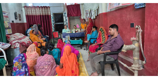 वृद्ध आश्रम में बुजुर्गों के बीच दवा और खाद्य सामग्री का वितरण, स्वास्थ्य सेवा का दिया संदेश