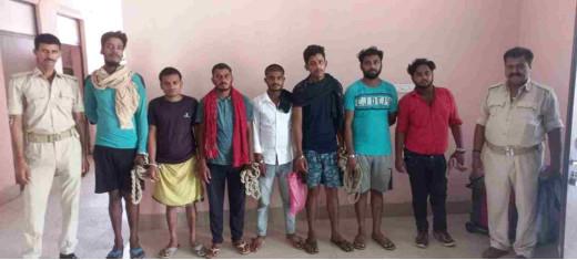 अवैध शराब पीने के मामले में 7 गिरफ्तार 